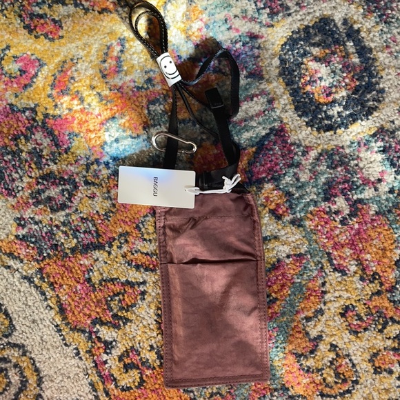 BAGGU phone sling nylon crossbody bag in peppercorn (raisin, brown) NWT - Picture 9 of 11
